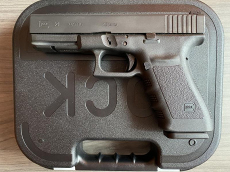 Vendo Glock 21 SF calibre 45 ACP, estado impecable, practicamente sin uso, tiene 6 meses y ha disparado 01