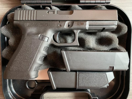 Vendo Glock 21 SF calibre 45 ACP, estado impecable, practicamente sin uso, tiene 6 meses y ha disparado 00