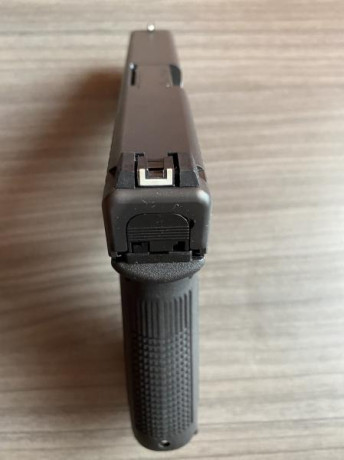 Vendo Glock 21 SF calibre 45 ACP, estado impecable, practicamente sin uso, tiene 6 meses y ha disparado 12