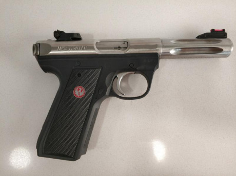 Vendo pistola Ruger MKIII Hunter, cañon de 4", acanalado, acero inoxidable, con taladros para montar 02