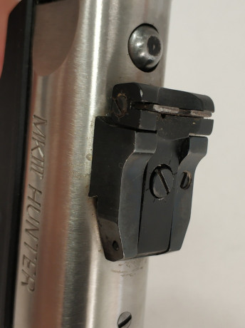 Vendo pistola Ruger MKIII Hunter, cañon de 4", acanalado, acero inoxidable, con taladros para montar 00
