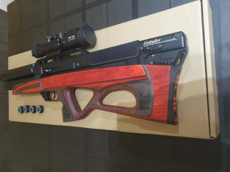 Vendo esta maravilla de Edgun, con espectacular culata laminada en rojo. La carabina se entrega en su 11