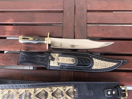Vendo natchez bowie más funda de cuero y serpiente cascabel más canana de cuero y serpiente cascabel. 02