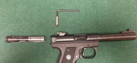 VENDIDA pistola calibre 22, Ruger Mark III Target 22/45.
Incluyo piezas extra por valor de más de 240€.
El 10