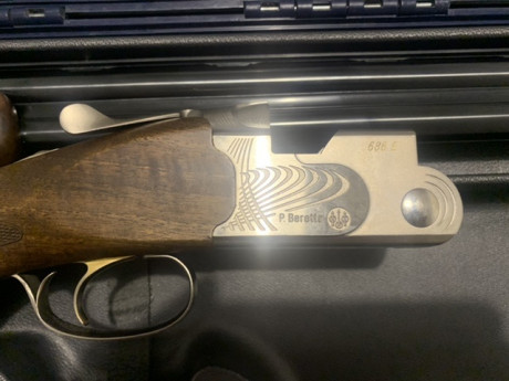 Buenas a todos:

Vendo escopeta superpuesta marca Beretta modelo 686 e trap, calibre 12. Largo cañón 76 11