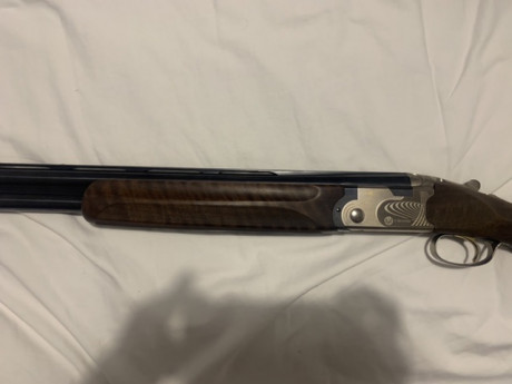 Buenas a todos:

Vendo escopeta superpuesta marca Beretta modelo 686 e trap, calibre 12. Largo cañón 76 10