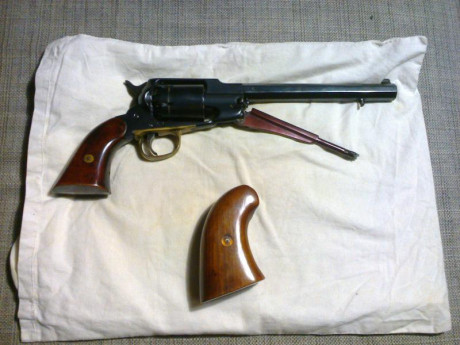 Vendo revolver Remington Sta.Bárabara usado, en perfecto estado de funcionamiento, pavonado y madera.
Incluyo 00