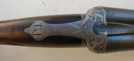 Vendo antigua escopeta , presumiblemente de los años 30. Calibre 12, dos cañones paralelos, en perfecto 02