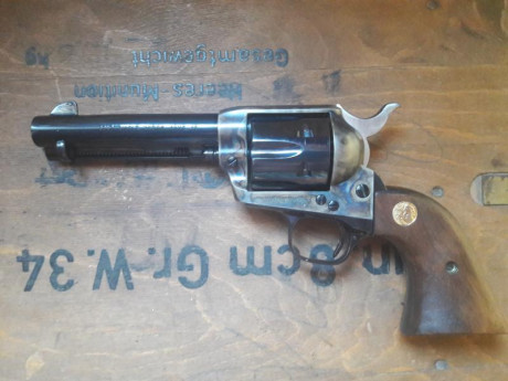 Esta inscrito en la autorización de coleccionsita de replicas y reproducciones, obviamente ers un Colt 01