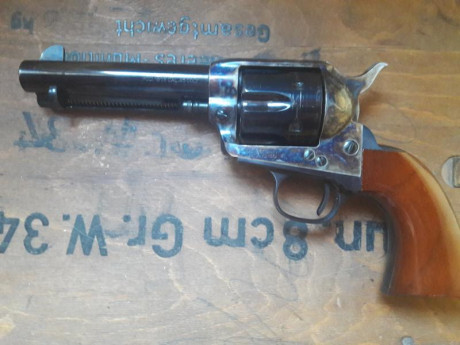 Tambien vendo este Uberti en la autorización de col de replicas y reproducciones.
Precio 250 euros
Contacto 01