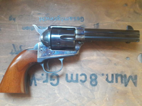 Tambien vendo este Uberti en la autorización de col de replicas y reproducciones.
Precio 250 euros
Contacto 00