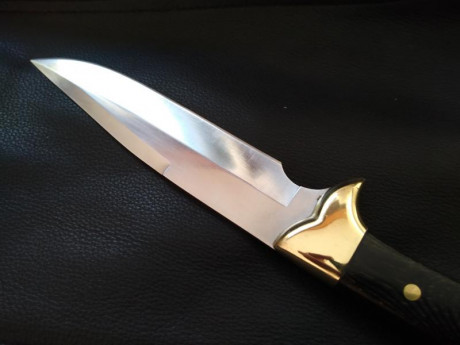 Muy buenas
Vendo este buen cuchillo enterizo  Muela , descatalogado, modelo Castor. Sin funda.
Ha tenido 12