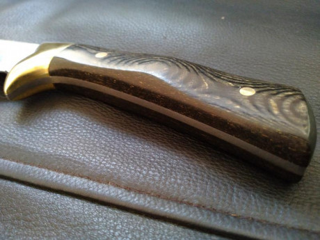 Muy buenas
Vendo este buen cuchillo enterizo  Muela , descatalogado, modelo Castor. Sin funda.
Ha tenido 11