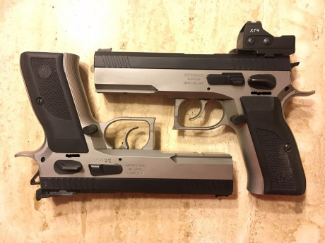 Hola compañeros
hace poco adquiri a un colega del foro una pistola de la marca suiza Sphinx AT2000 teniendo 20