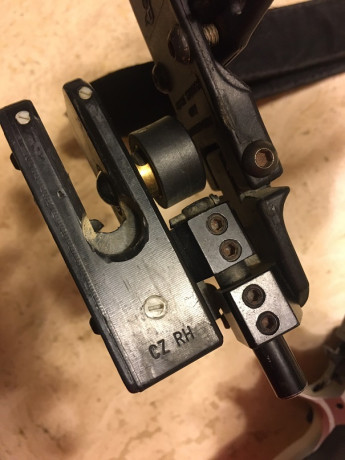 Hola compañeros
hace poco adquiri a un colega del foro una pistola de la marca suiza Sphinx AT2000 teniendo 30