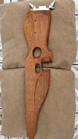 Hola, es una culata nueva para diestros, la vendo por 250€ 12