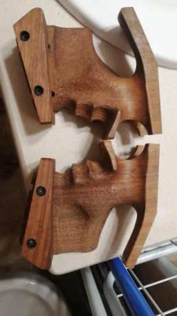Buenas, vendo dos cachas nuevas para la pistola Match Gun.

Tamaño XS, pero valen perfectamente para los 00