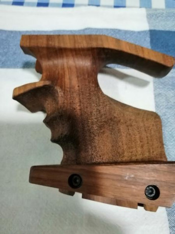 Buenas, vendo dos cachas nuevas para la pistola Match Gun.

Tamaño XS, pero valen perfectamente para los 12