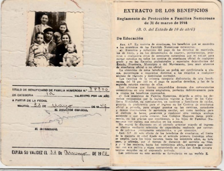  EN RECUERDO Y HOMENAJE A LOS QUE YA NO ESTÁN. 

Si pones en  GOOGLE   PASAPORTES EN LA MEMORIA  da igual 22