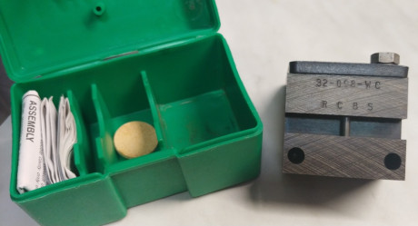 Buenos días, pongo en venta por no usar esta turquesa o molde para hacer proyectiles de plomo, de doble 02