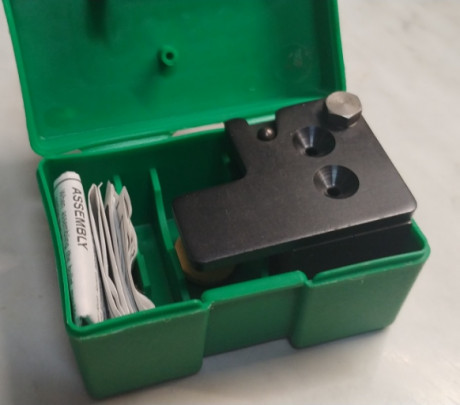 Buenos días, pongo en venta por no usar esta turquesa o molde para hacer proyectiles de plomo, de doble 01