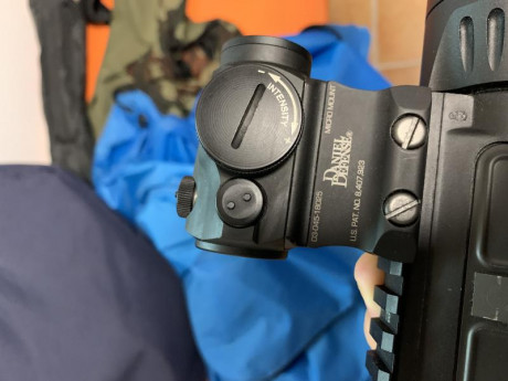 Vendo montura Daniel Defense para Aimpoint Micro, está impecable , como nuevo, precio 100 euros, importado 00