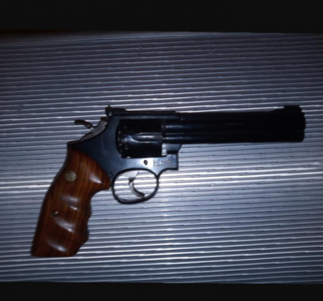 Acabo de aprobar el examen para la obtención del permiso de tipo F.
Por este motivo, busco revolver del 12