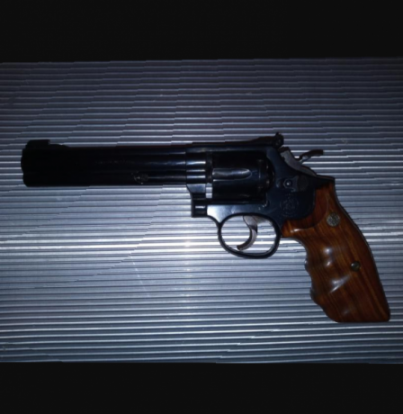 Acabo de aprobar el examen para la obtención del permiso de tipo F.
Por este motivo, busco revolver del 10