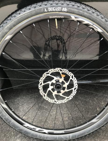 Hola buenas cambio estás ruedas carbono XTR 29 por material de tiro deportivo. Están sin estrenar. 02