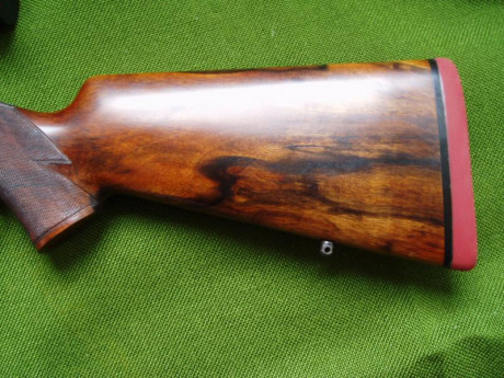 Vendo rifle de palanca Marlin 444 SS.
Tiene la culata y guardamanos  de raíz de nogal realizada por Diego 00