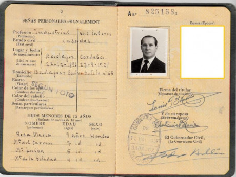  EN RECUERDO Y HOMENAJE A LOS QUE YA NO ESTÁN. 

Si pones en  GOOGLE   PASAPORTES EN LA MEMORIA  da igual 62