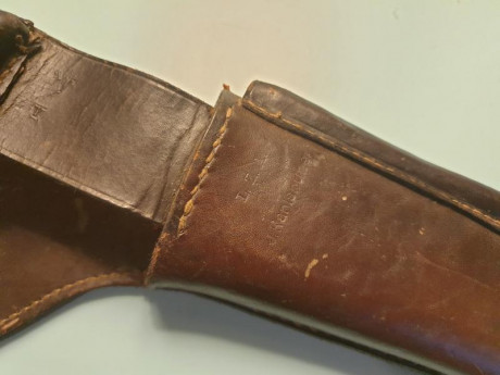 Artículos raros en buen estado.
Gastos de envío internacional 25 euros
Dos fundas para un Mauser 850 euros
Stock 21