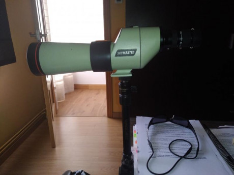 Muy buenas compis. 
Cambio telescopio SKYMASTER (20-50X63), de fabricación japonesa y calidad más que 00
