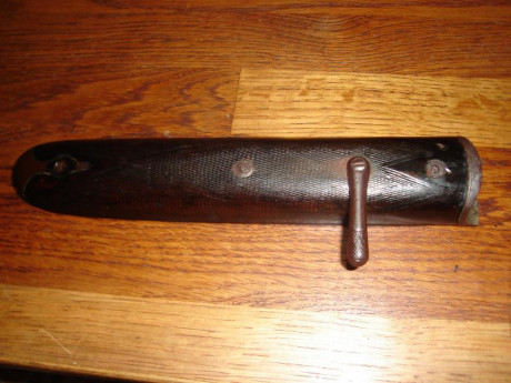 Vendo escopeta St.Etienne calibre 12, modelo IDEAL, posiblemente data de la decada de los años 30. 
Guiada 01