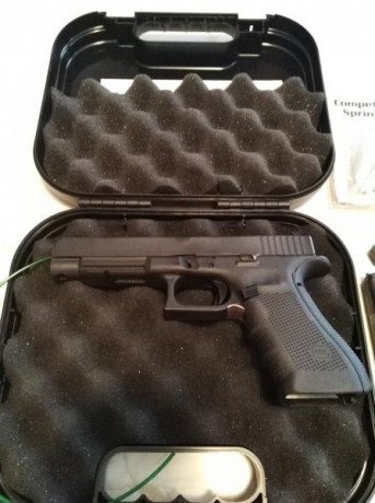 Vendo pistola Glock 34 Gen 4 comprada en Mayo 2020. Ha disparado una caja de 50 cartuchos, la limpié y 02
