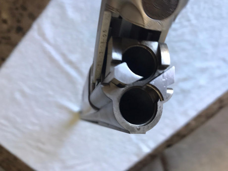 Buenos días, vendo escopeta berezi guernika fabricada en eibar calibre 12/70con cañón de 70cm, cañón de 81