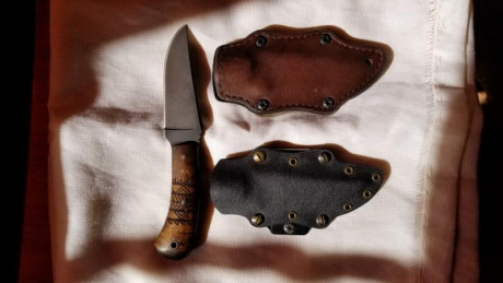 Cuchillo winkler 2 sin uso, no ha salido de casa. Con dos fundas de cuero y kidex. 250 euros no negociables. 00
