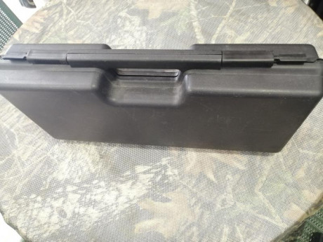Muy poco uso en el 9 Parabellun y menos aún en el carro del 22,incorpora dos cargadores por calibre,laser 20