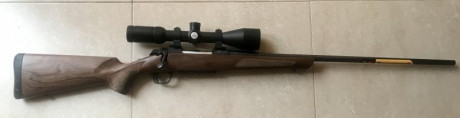 El conjunto está compuesto de rifle Browning A-Bolt Hunter(madera) cal. 300WM, visor Dall’s Sheep 2,5-10x50 00