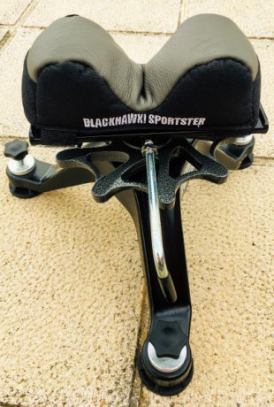 Se vende torre para tiro BLACKHAWK SPORTER TITAN , con su saco de apoyo de tamaño mediano, en estado impecable. 02