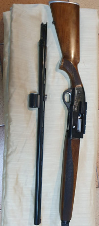 Marocchi A12, prácticamente nueva.
Tiene instalado carril Weaver y alza sobre la solista.
El arma está 01
