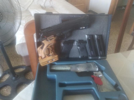 Vendo pistola Beretta calibre 22 modelo 87 Target. 
La pistola esta nueva lleva cachas anatómicas y las 02