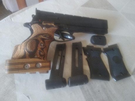 Vendo pistola Beretta calibre 22 modelo 87 Target. 
La pistola esta nueva lleva cachas anatómicas y las 00