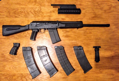 Hola, tengo en venta una Saiga 12 de Izhmash, está en perfecto estado.
Viene con los siguientes cargadores:
1x 00