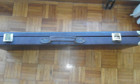 Maletin de cuero para arma larga, rifle o escopeta, marca "El caballo", muy buen estado general 11