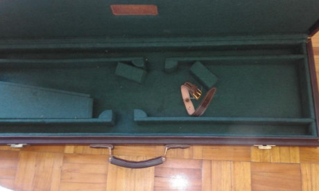 Maletin de cuero para arma larga, rifle o escopeta, marca "El caballo", muy buen estado general 10