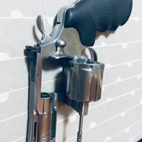 Hola.
Cambio Colt python 5 pulgadas en acero inoxidable muy buen cuidada en su caja, la cambio por colt 12
