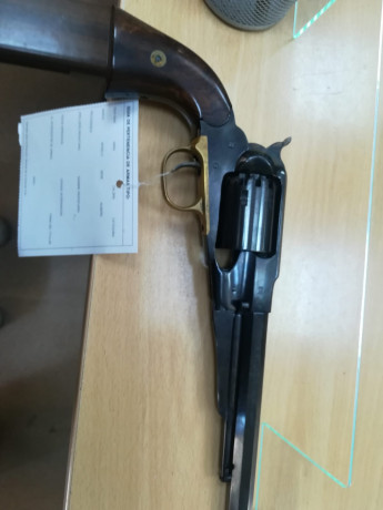Hola a todos , un amigo por dejar la afición vende su pareja de revólveres de avancarga modelo Remington 12