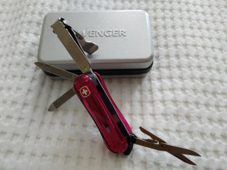 Dos navajas Wenger descatalogadas de colección en perfecto estado, impecables. Ambas 40€ con portes. 00