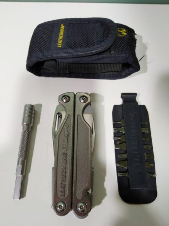Vendo Leatherman Charge tti (versión cachas titanio) en perfecto estado, con extras de alargo y juego 01